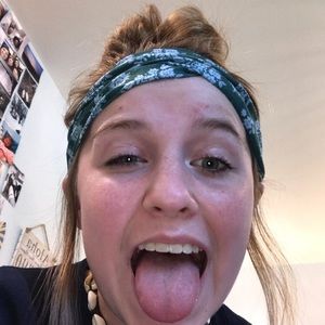 Meet your Posher, Mia